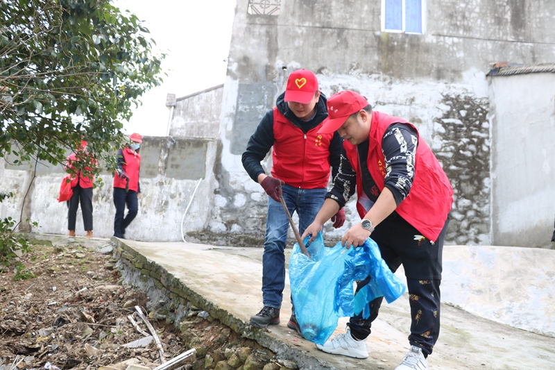 雷鋒日里學(xué)雷鋒  浙南、湖州支部在行動