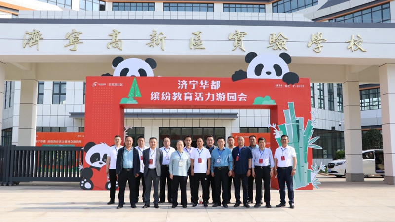 濟(jì)寧接莊街道人大工委組織市、區(qū)兩級(jí)人大代表觀摩濟(jì)寧高新區(qū)實(shí)驗(yàn)學(xué)校、湖濱印象項(xiàng)目